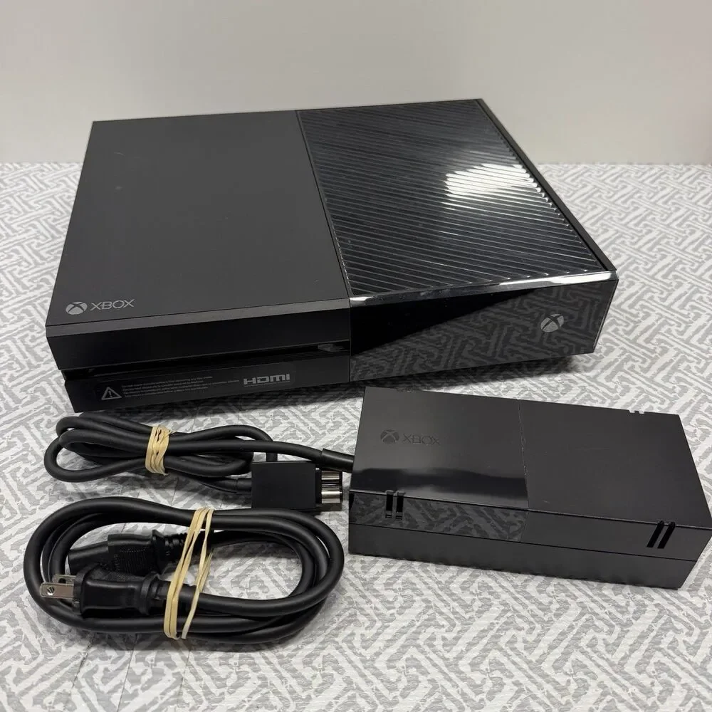 Microsoft Xbox One Original 500GB Black Console Model 1540 w/ Power Supply Cord